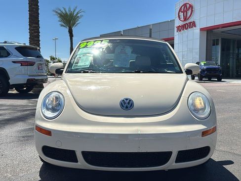 Used 2006 Volkswagen Beetle Convertible w/ Package 1 FWD image 2