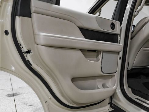 Used 2018 Lincoln Navigator Select w/ Technology Package image 46