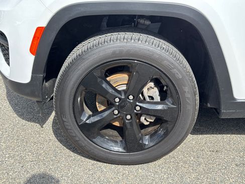 Used 2025 Jeep Grand Cherokee Altitude image 10