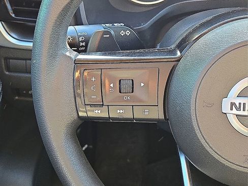 Used 2021 Nissan Rogue SV image 18