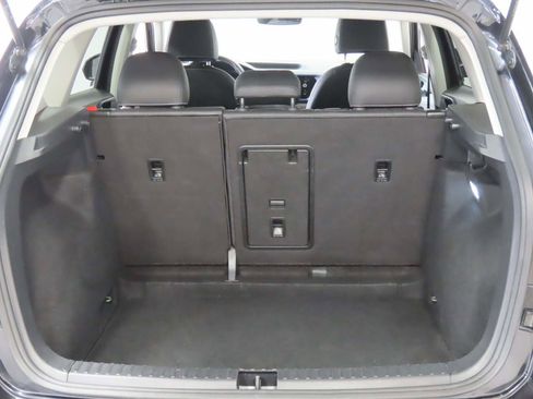 Used 2024 Volkswagen Taos SE FWD image 17