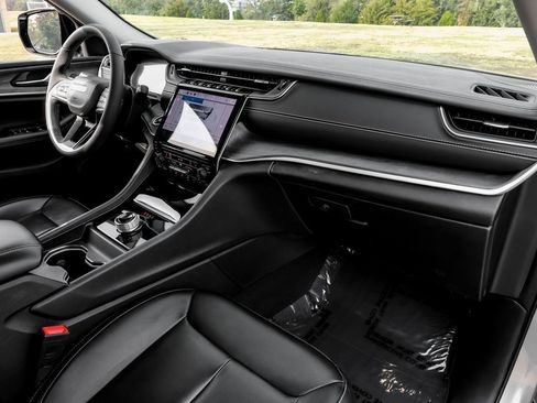 Used 2023 Jeep Grand Cherokee L Limited image 20