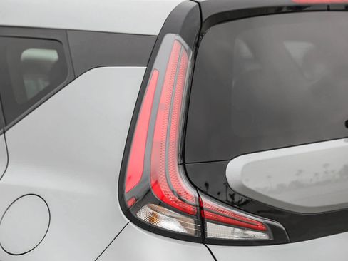 Used 2023 Kia Soul S FWD image 9
