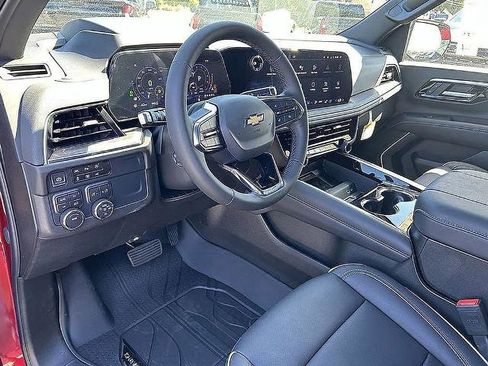 New 2025 Chevrolet Suburban Premier image 22