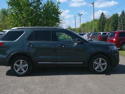 Used 2016 Ford Explorer XLT w/ Equipment Group 202A AWD/4WD image 3