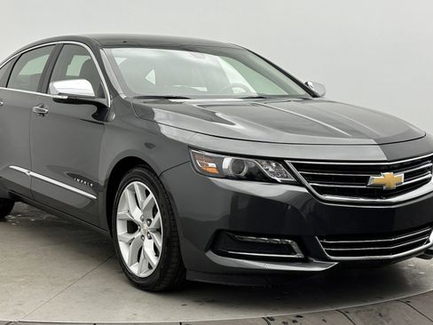 Used 2018 Chevrolet Impala Premier w/ Premier Convenience Package image 3