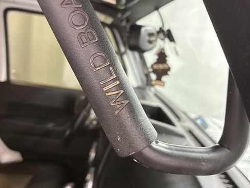 Used 2016 Jeep Wrangler Sahara image 23