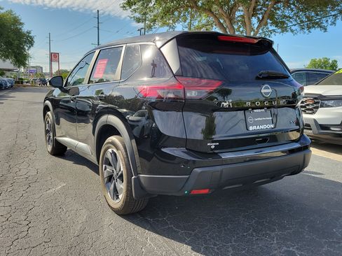 Certified 2024 Nissan Rogue SV FWD image 5
