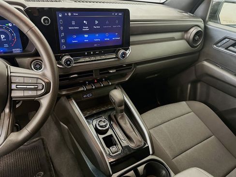 Used 2024 Chevrolet Colorado Trail Boss w/ Technology Package image 26