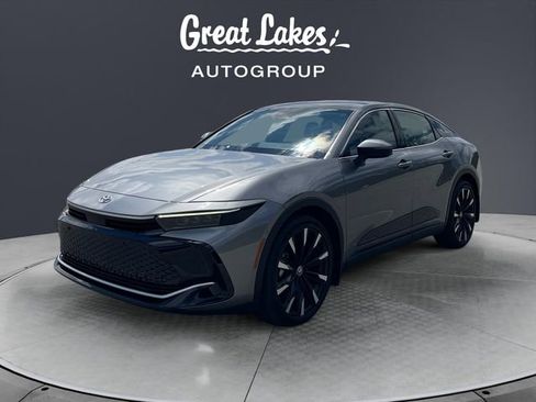 Used 2023 Toyota Crown Platinum image 1