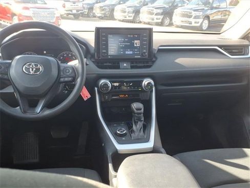 Used 2022 Toyota RAV4 LE image 12