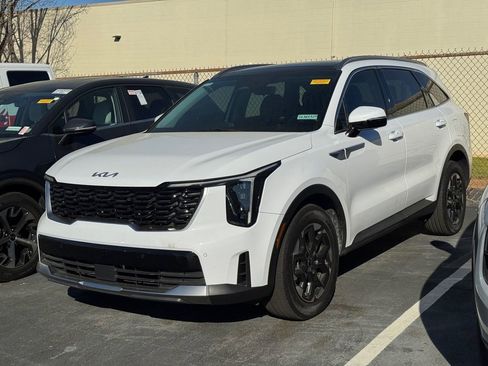 Certified 2025 Kia Sorento S w/ Panoramic Sunroof Package image 8