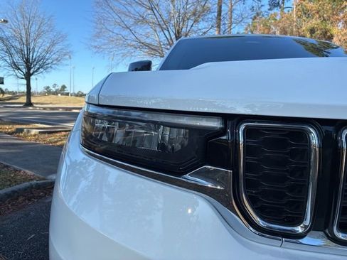 Used 2022 Jeep Grand Cherokee L Limited image 10