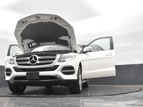 Used 2019 Mercedes-Benz GLE 400 4MATIC w/ Premium 1 Package image 37