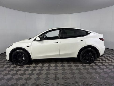 Used 2022 Tesla Model Y Long Range AWD/4WD image 9