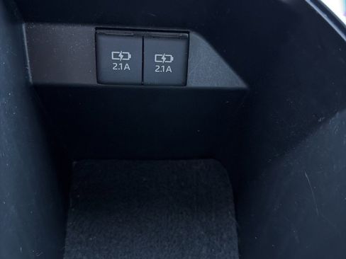 Used 2020 Toyota Camry LE image 46