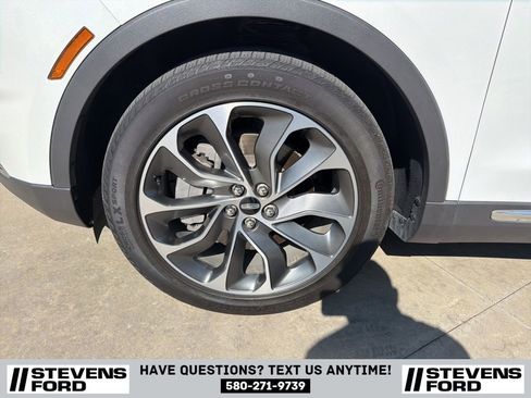 Used 2021 Lincoln Nautilus Reserve image 13