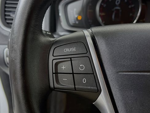 Used 2017 Volvo S60 T5 Inscription image 19