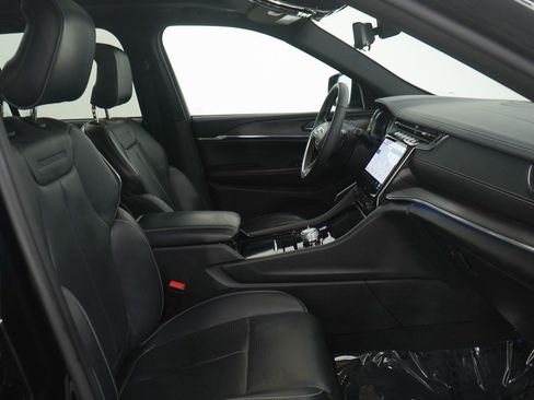 Used 2023 Jeep Grand Cherokee Overland w/ Luxury Tech Group IV image 11