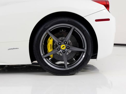 Used 2015 Ferrari 458 Spider image 13