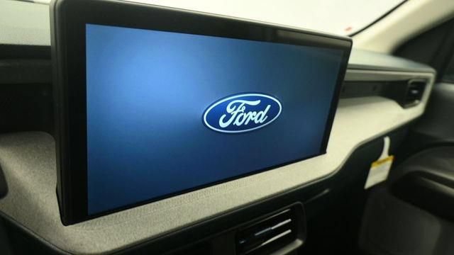 New 2026 Ford Maverick XLT w/ XLT Luxury Package FWD image 16