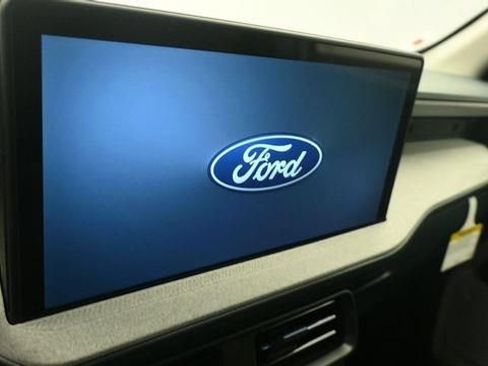 New 2026 Ford Maverick XLT w/ XLT Luxury Package FWD image 16