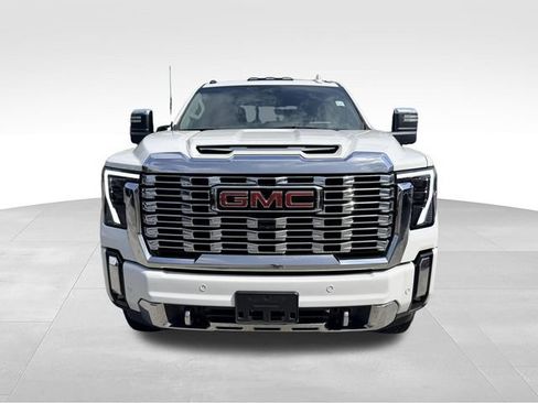 Used 2025 GMC Sierra 2500 Denali w/ Max Trailering Package AWD/4WD image 2
