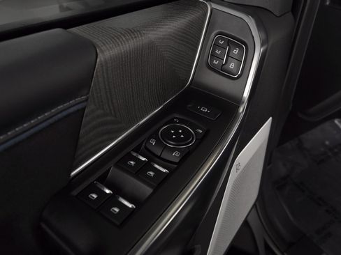 Used 2025 Ford F250 Platinum image 31