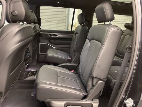 New 2025 Jeep Wagoneer Series II image 15