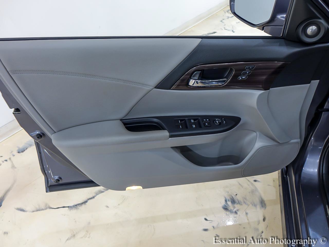 Used 2017 Honda Accord Touring image 26