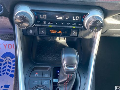 Used 2021 Toyota RAV4 SE image 25