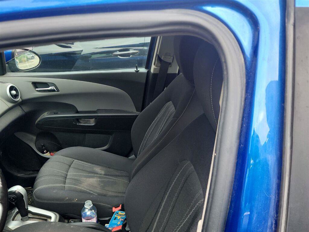 Used 2017 Chevrolet Sonic LT w/ Convenience Package FWD image 4
