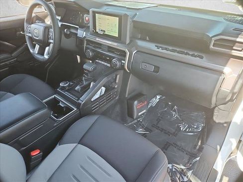 Certified 2025 Toyota Tacoma TRD Sport AWD/4WD image 27