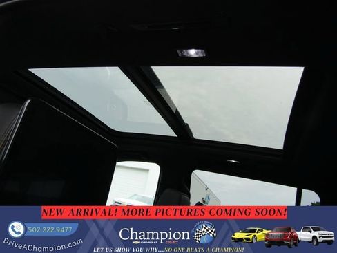 Used 2022 Chevrolet Suburban High Country AWD/4WD image 8