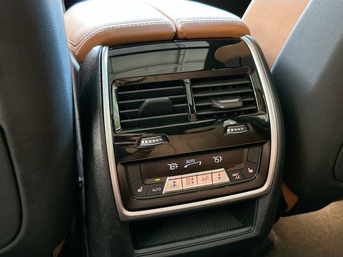 Used 2026 BMW X5 sDrive40i w/ M Sport Package image 27