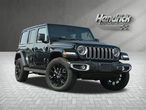 Used 2025 Jeep Wrangler Sahara image 2