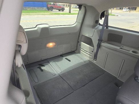 Used 2008 Chrysler Town & Country LX FWD image 16