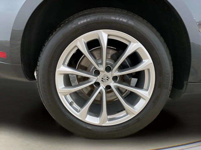 Used 2023 Porsche Macan AWD/4WD image 87