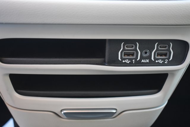 Used 2023 Chrysler Pacifica Touring-L FWD image 28