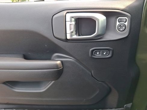 Used 2024 Jeep Wrangler Unlimited AWD/4WD image 12