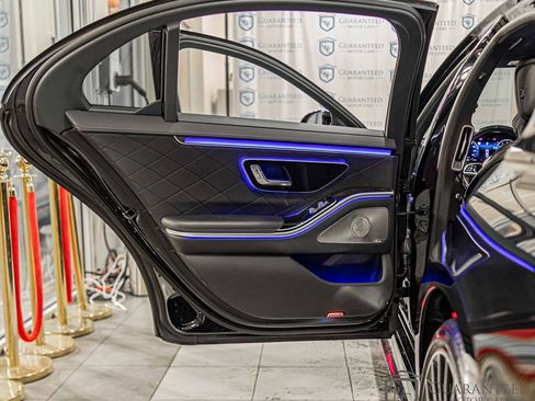 Used 2022 Mercedes-Benz S 580 4MATIC Sedan w/ AMG Line Package image 32