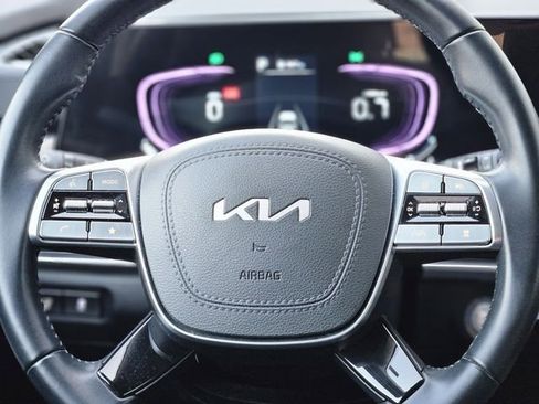 Used 2025 Kia Telluride S FWD image 16