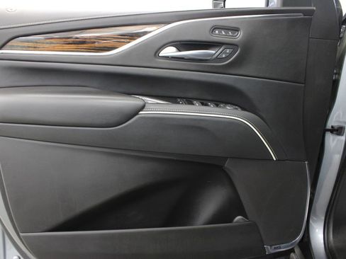 Used 2022 Cadillac Escalade Premium Luxury image 18