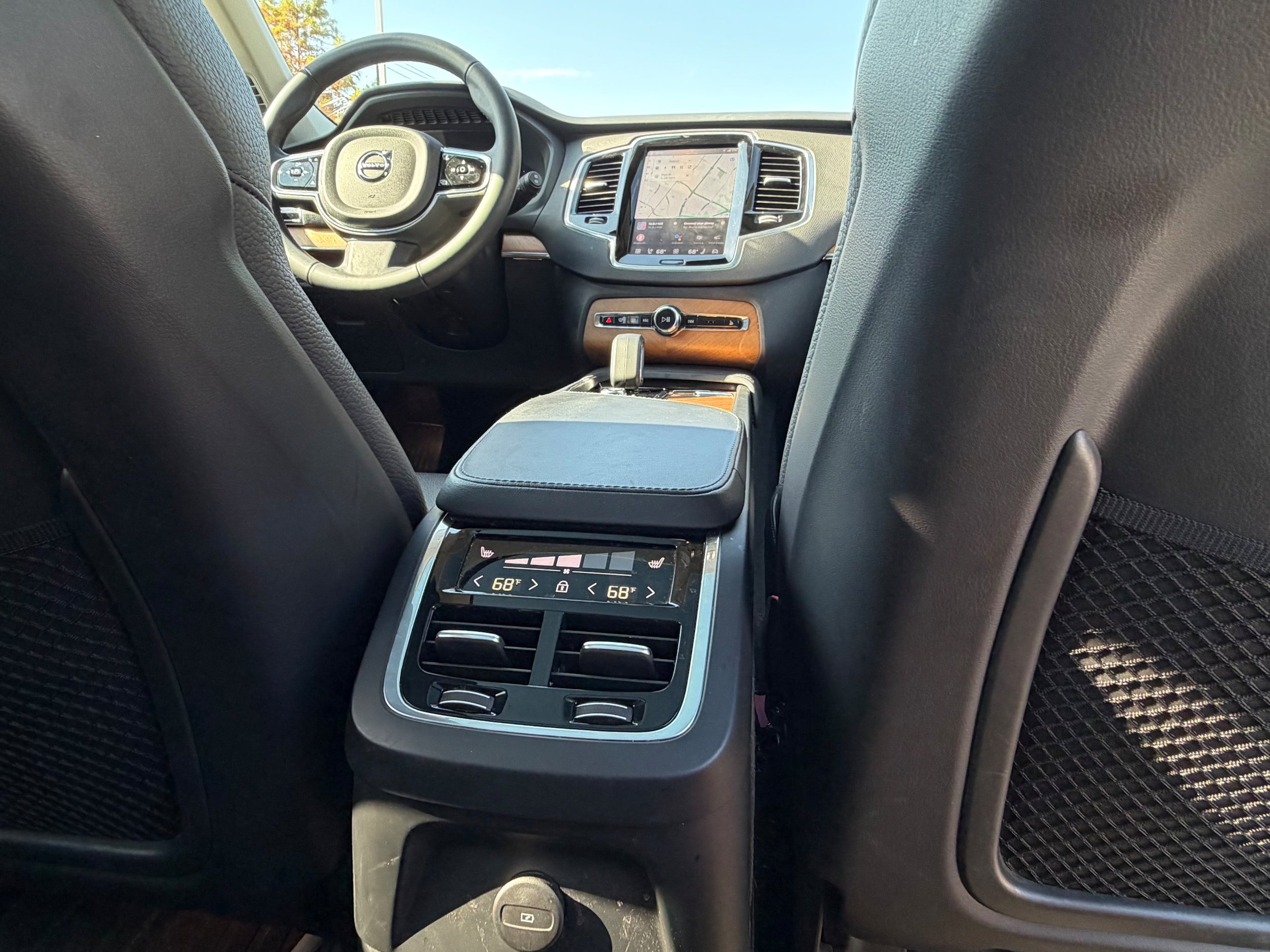 Certified 2024 Volvo XC90 T8 Plus w/ Protection Package Premier AWD/4WD image 15