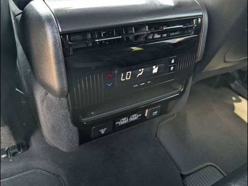 Used 2023 Jeep Wagoneer 4WD image 19