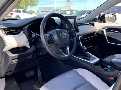 Used 2021 Toyota RAV4 XLE Premium image 16