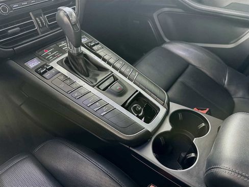 Certified 2021 Porsche Macan S image 20
