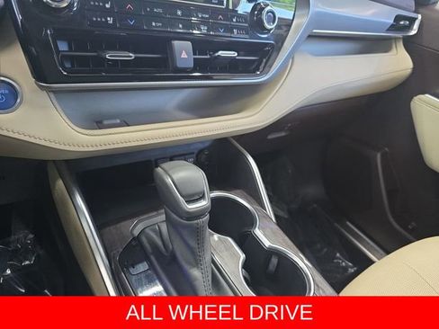 Used 2021 Toyota Highlander Platinum AWD/4WD image 25