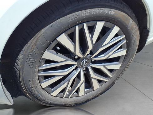 Used 2024 Nissan Altima 2.5 SV FWD image 6
