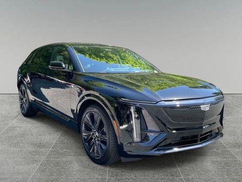 New 2026 Cadillac Lyriq Signature Sport AWD/4WD image 7